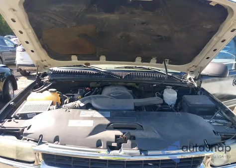 2005 Chevrolet Tahoe Ls из США, поврежденный, VIN 1GNEC13TX5R224878